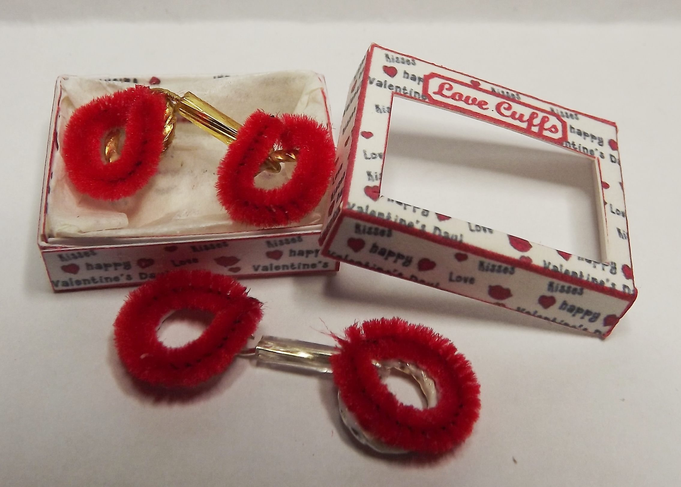 DOLLS HOUSE VALENTINES LOVE CUFFS KIT 2 DOLLS HOUSE VALENTINES LOVE CUFFS KIT 2